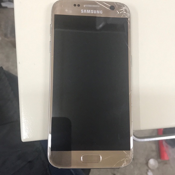 A used galaxy s7! Need an led put in a chip in - Picture 1 of 2